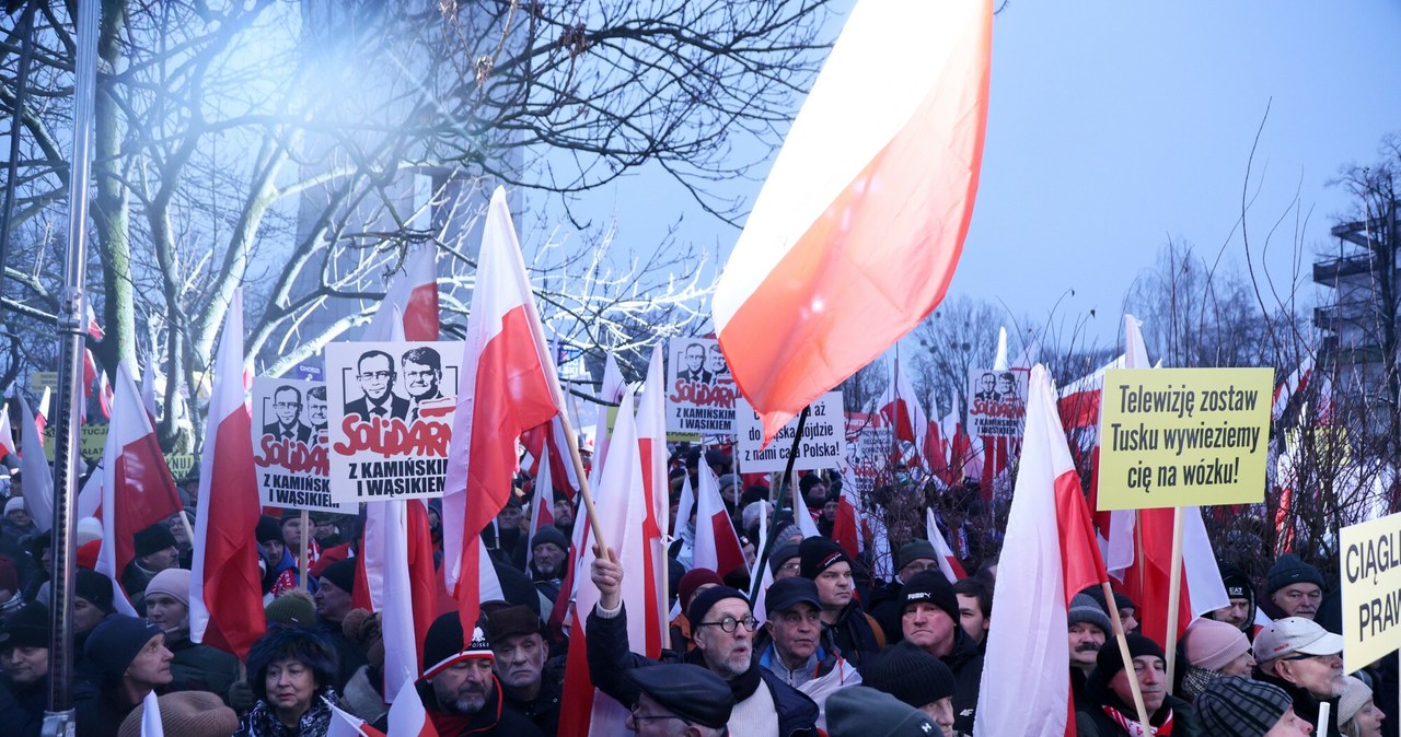 Protest wolnych Polaków w Warszawie RELACJA entrio pl