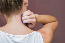 ​Dermatillomania czyli patologiczne skubanie skóry. Skąd się bierze?