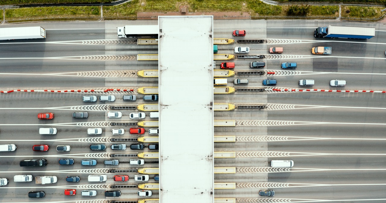 Od dzisiaj na państwowych autostradach nie kupisz już biletu na bramkach
