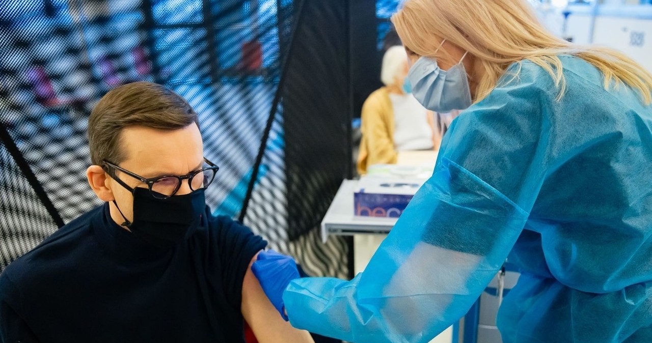 Morawiecki przyjął przypominającą dawkę szczepionki na koronawirusa