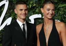 Romeo Beckham i Mia Regan zachwycili na gali The Fashion Awards 2021