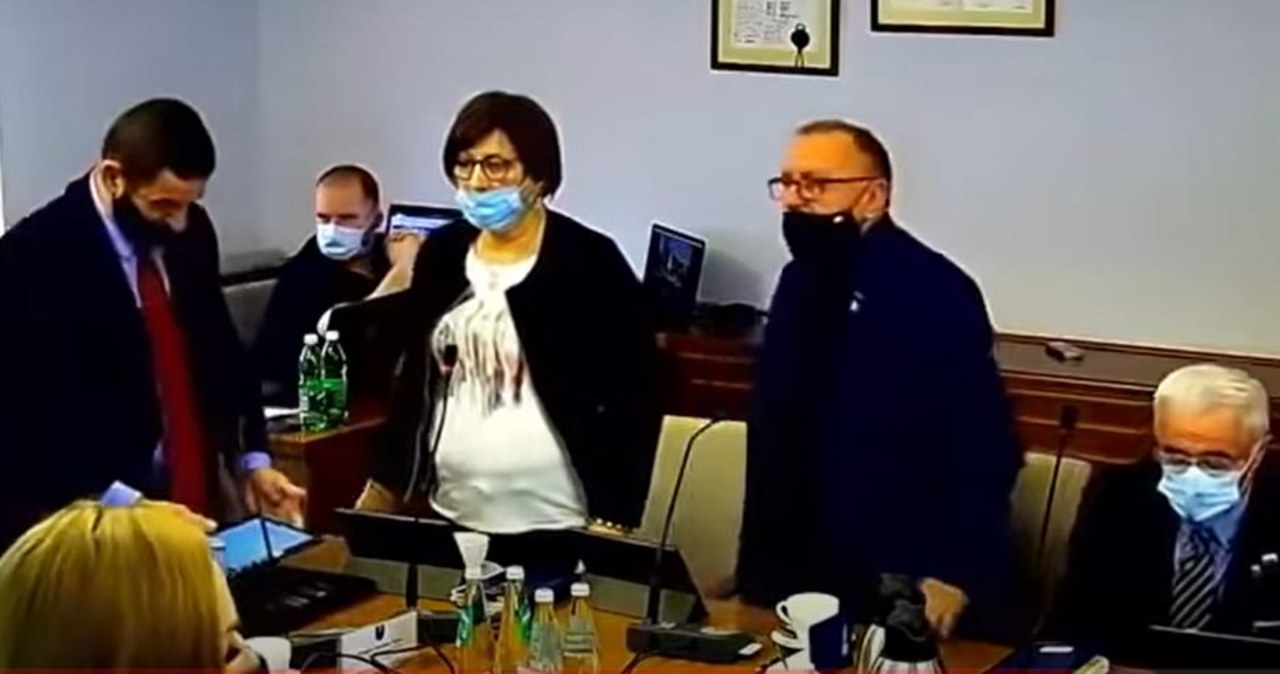 Stary Sącz: Radna PiS odśpiewała „Bogurodzicę” przed głosowaniem nad uchwałą „anty-LGBT”