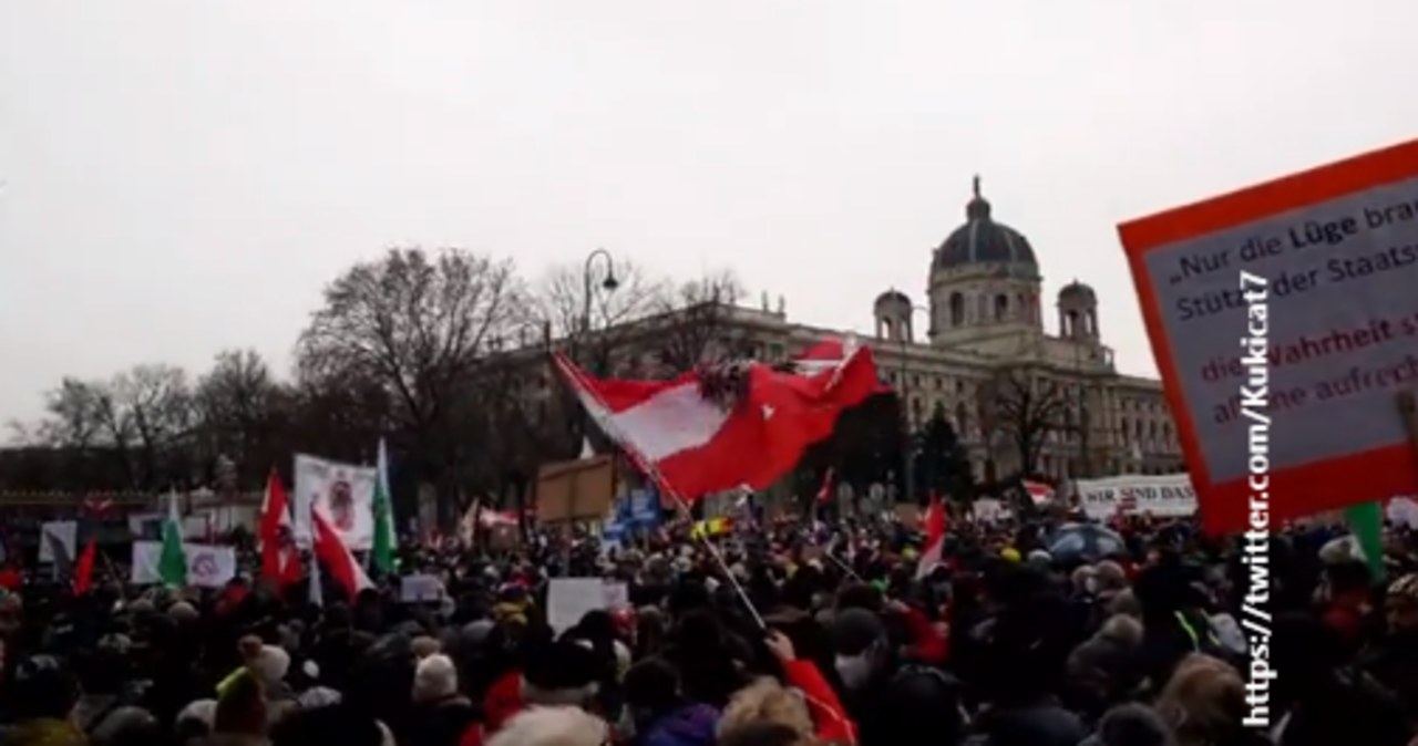 Protest przeciwników lockdownu i obowiązkowych szczepień w Austrii