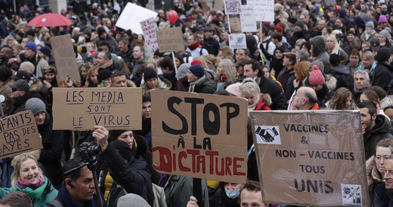 Protest przeciwników obostrzeń covidowych: To sprzeczne z prawami człowieka!