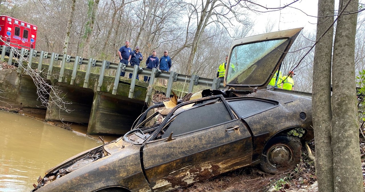 Auto w rzece, w nim portfel i ludzkie kości. Zagadka sprzed 45 lat rozwiązana