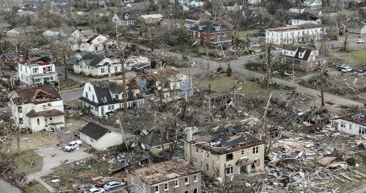 USA po tornadach: Miasto zmiecione z powierzchni ziemi. Ludzie uwięzieni pod gruzami