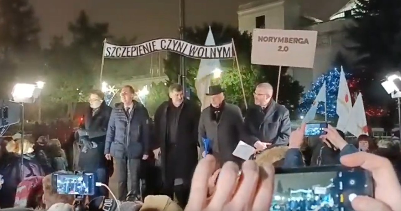 Protest Konfederacji przed Sejmem. Muzeum Auschwitz oburzone transparentem