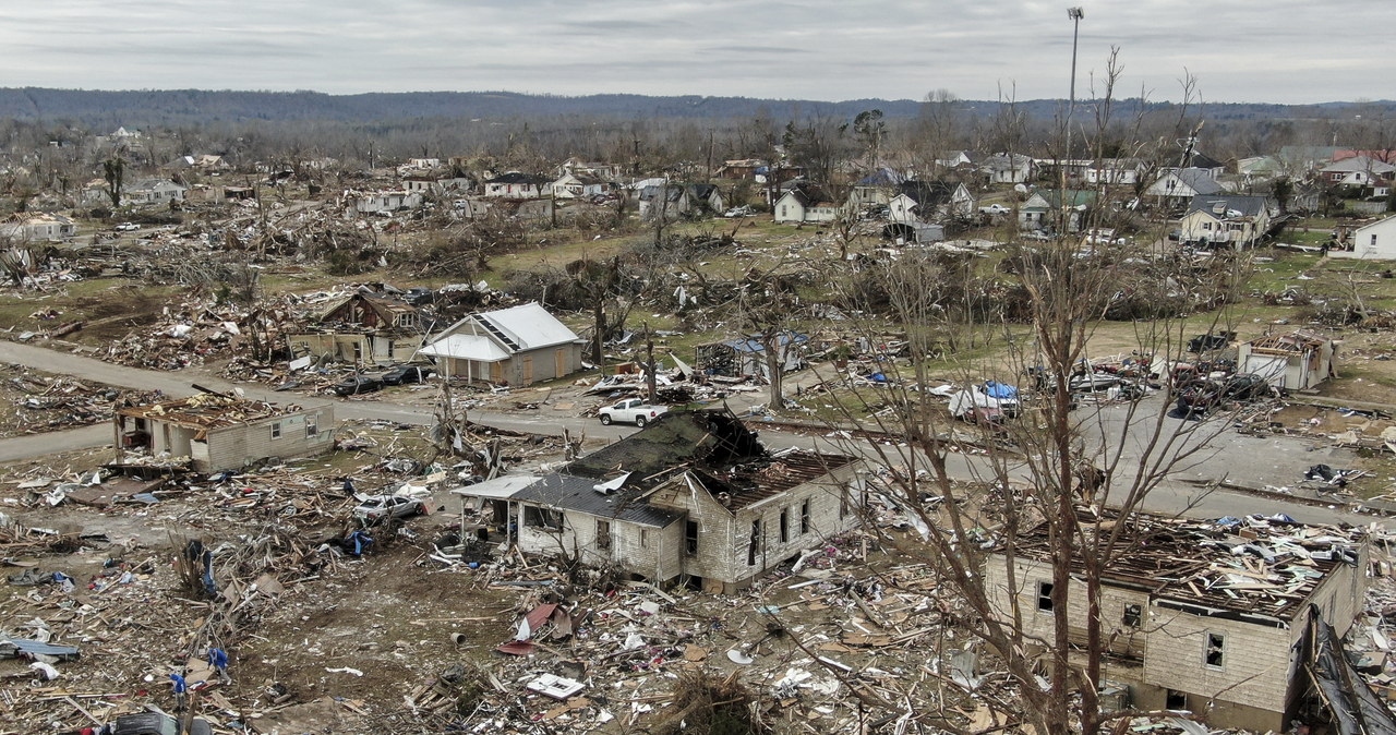 Ewakuowano miliony ludzi, setki tysięcy domów bez prądu. Tornada szaleją w USA