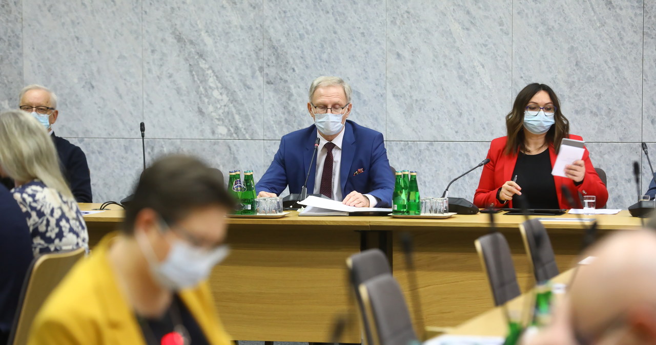 Weryfikacja szczepień pracowników. 5 stycznia wysłuchanie publiczne projektu