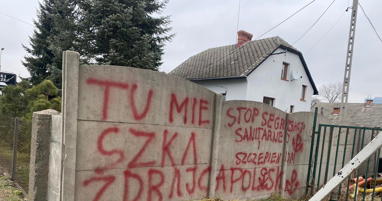 Napisy na posesji posłanki KO. Policja szuka sprawców