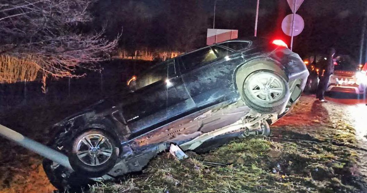 Pijany 42-latek wjechał do rowu. W samochodzie miał małe dzieci