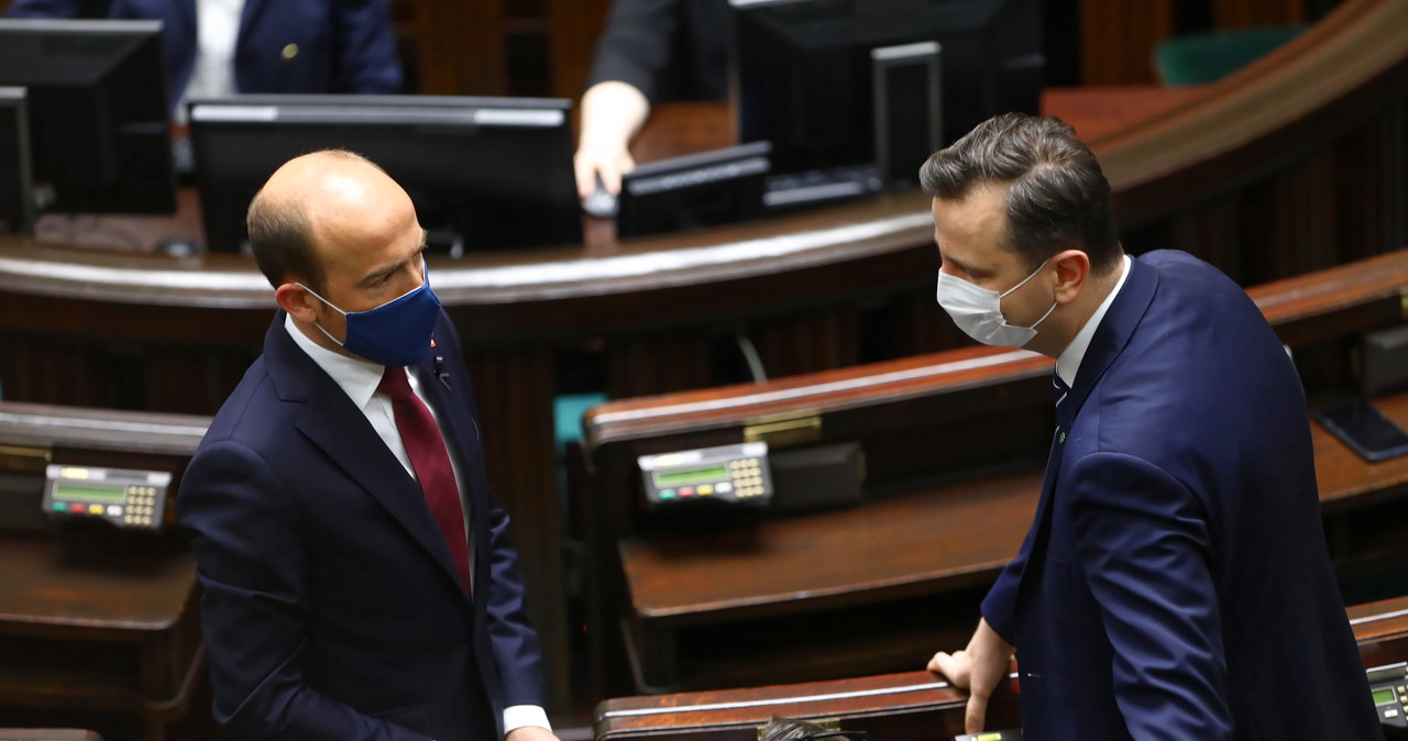 Sondaż: Złe wiadomości dla opozycji. „Wielkie psychologiczne zwycięstwo PiS”