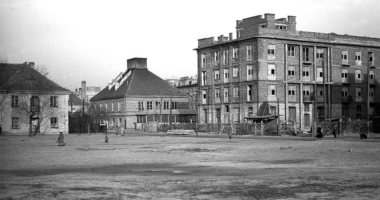 Niezwykłe znalezisko na Bielanach! Fotografie powojennej Warszawy