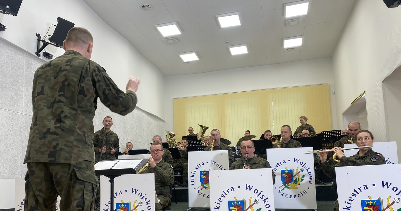 Wojskowa orkiestra nagrała kolędę i połączyła ją z hejnałem