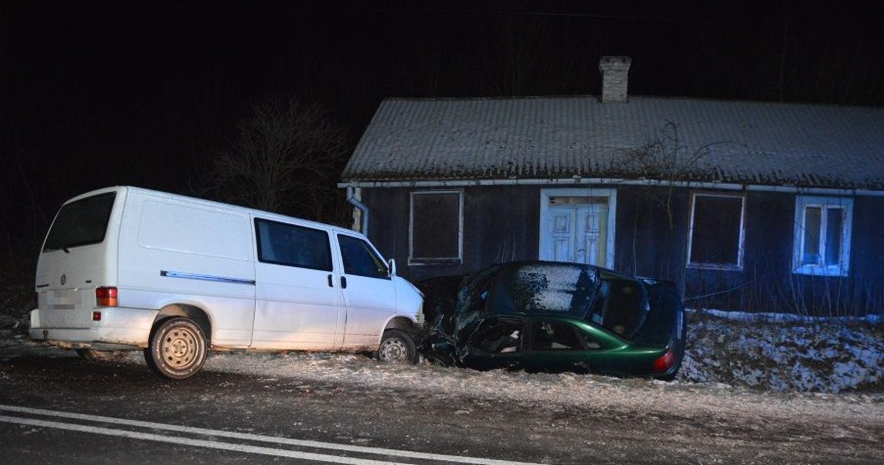 Pijany stracił panowanie nad kierownicą. Zderzył się z 2 samochodami