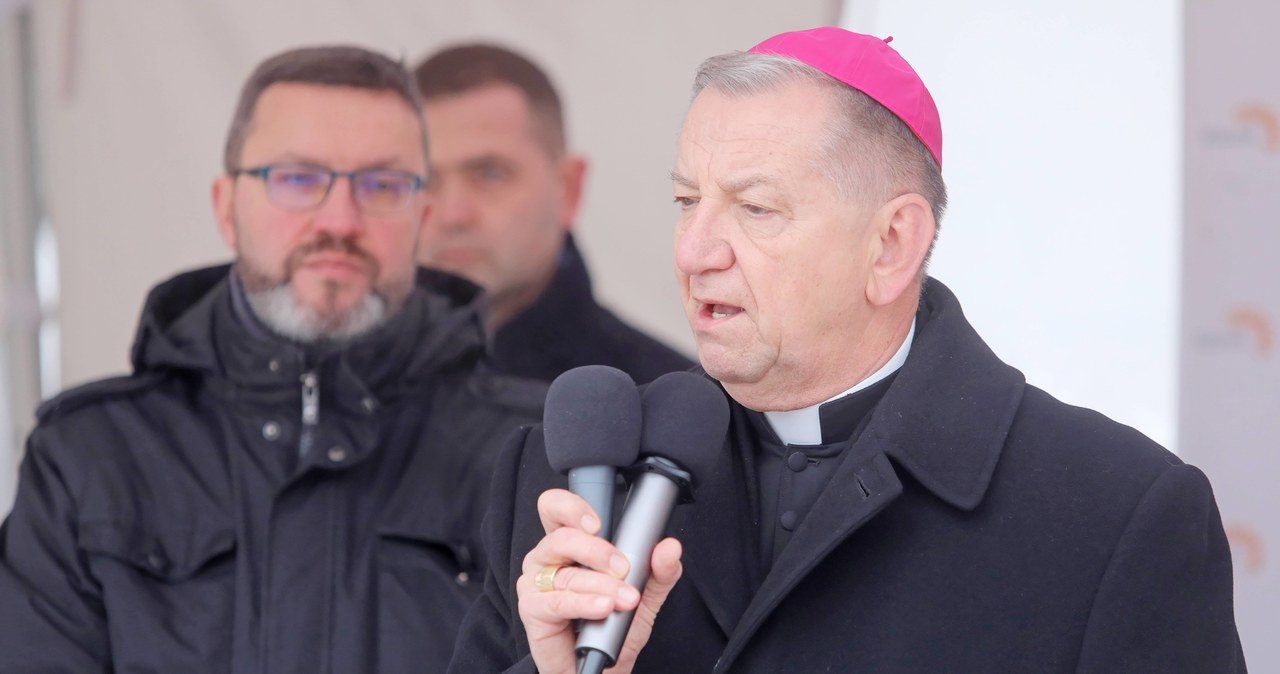 „Konieczne opamiętanie i dialog”. Abp Guzdek o sytuacji na granicy z Białorusią