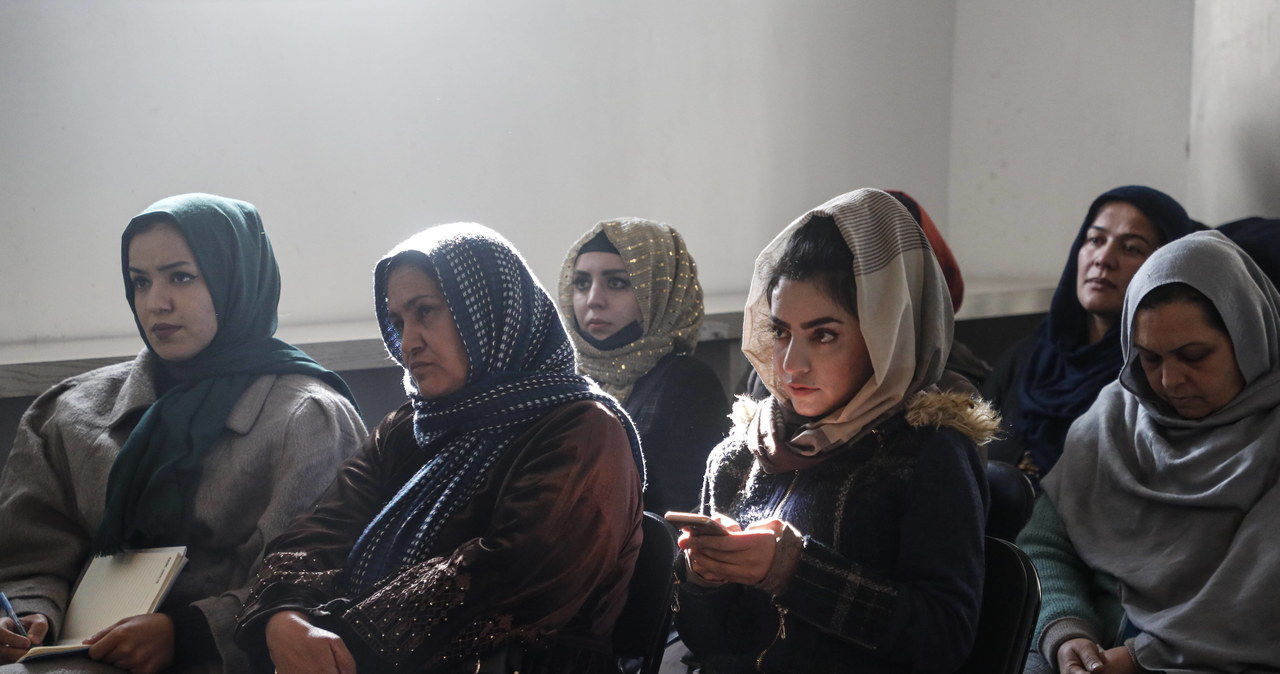 Afganistan: Stosunek talibów do praw kobiet nadal pozostaje niejasny