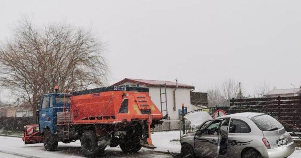 Zderzył się z piaskarką. Miał ponad 2,5 promila alkoholu