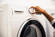 8 błędów, które mogą zniszczyć pralkę. Tego nigdy nie rób!