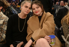 ​Cara Delevingne podkreśliła swoją przyjaźń z Seleną Gomez, robiąc sobie tatuaż