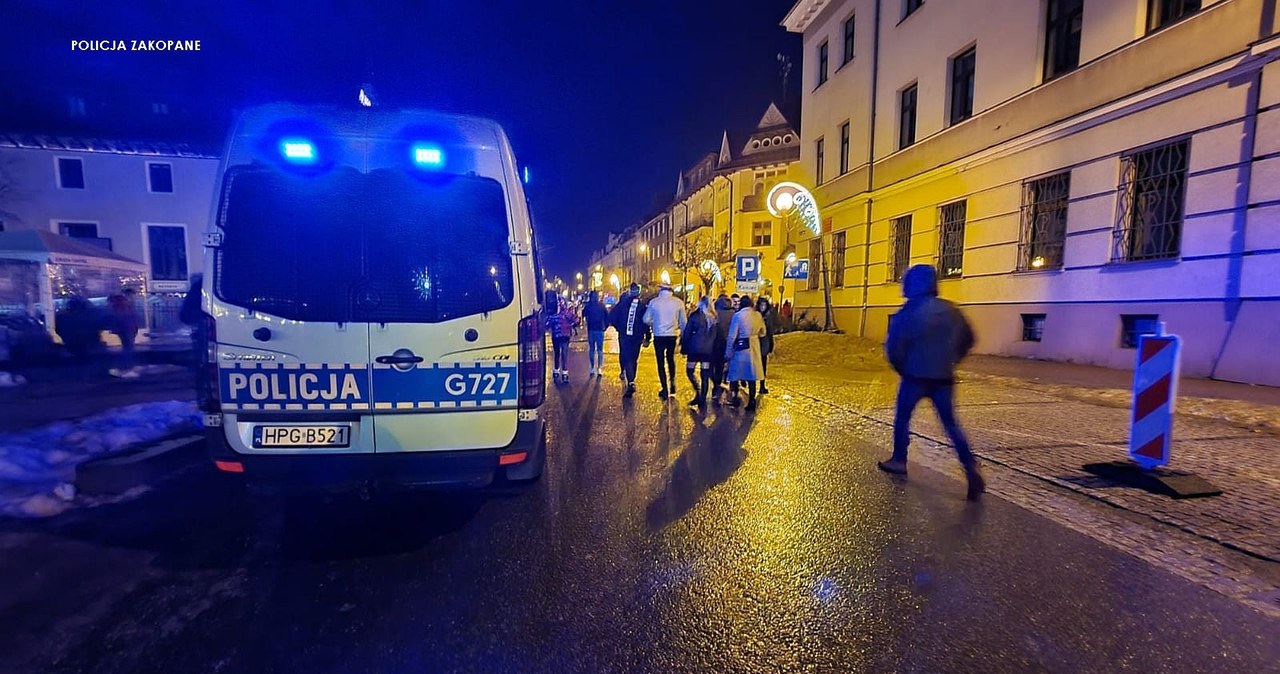 Bójki i awantury z udziałem turystów w Zakopanem. Jeden policjant ranny