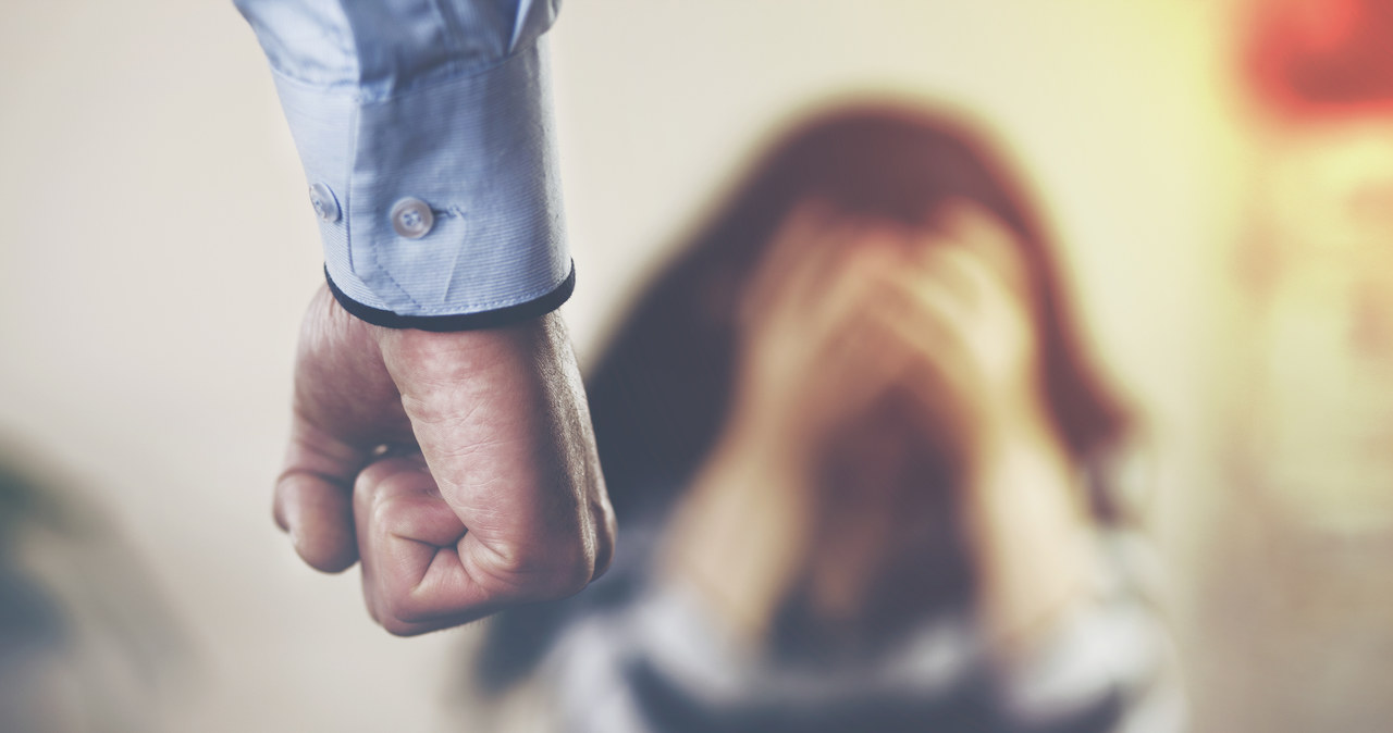 Brutalne zabójstwa kobiet we Francji. Śledczy podejrzewają ich partnerów