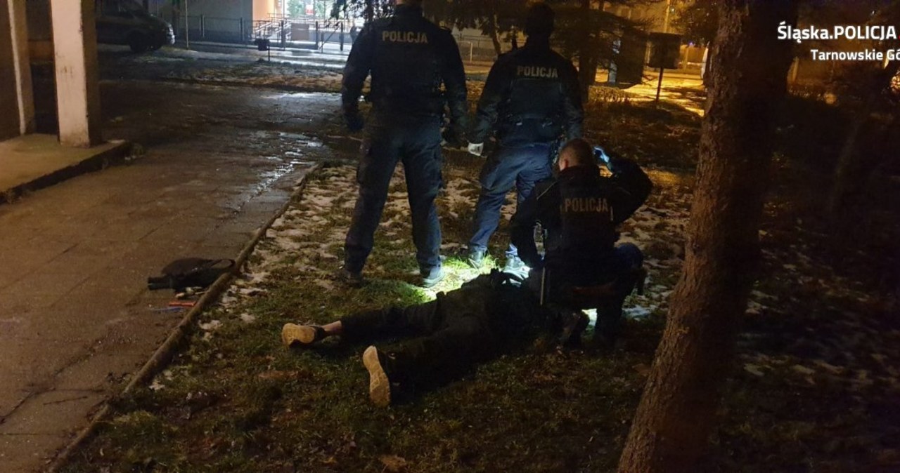Włamał się do sklepu. Gdy przyjechała policja, udawał manekina