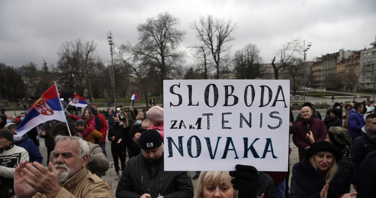 Protesty w Belgradzie i Melbourne. „Trzymają Djokovicia jak więźnia”