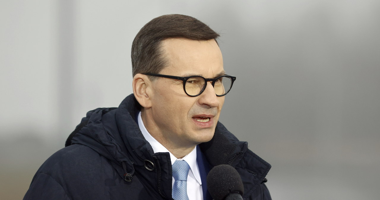 Morawiecki zapowiada obniżkę VAT-u na paliwa. Cena spadnie do 5 zł za litr?