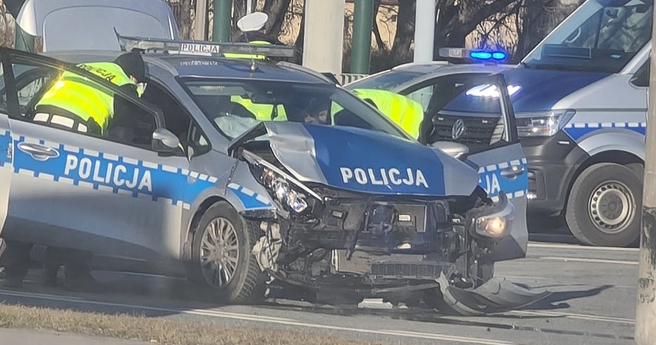 Katowice: Zderzenie radiowozu i osobówki