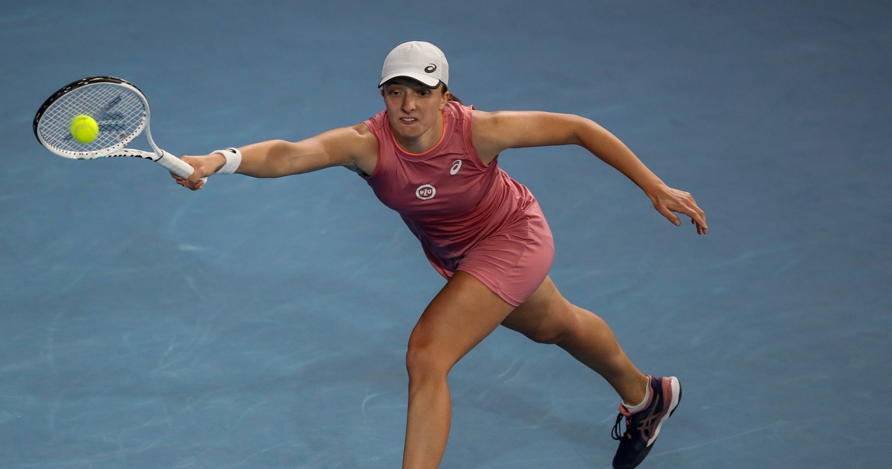 Turniej WTA w Adelajdzie. Świątek pokonała Azarenkę, w półfinale zagra z Barty