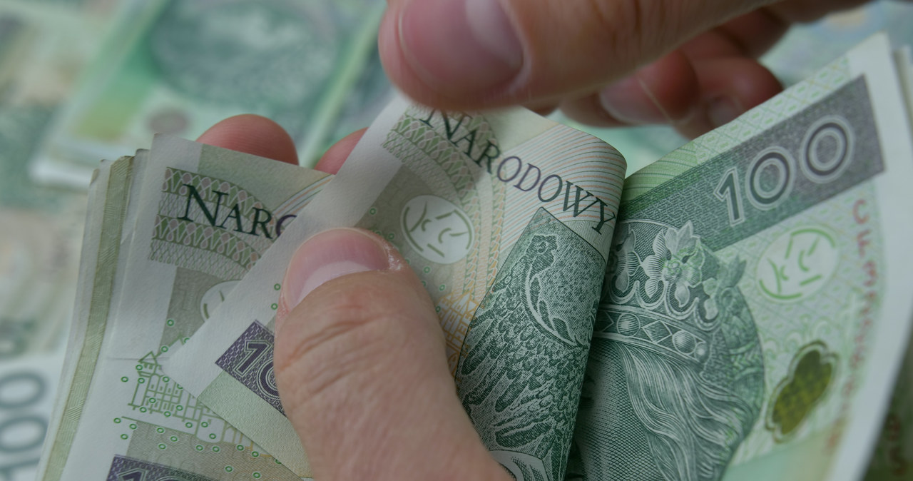 Fałszywy policjant i prokurator wyłudzili 180 tys. złotych