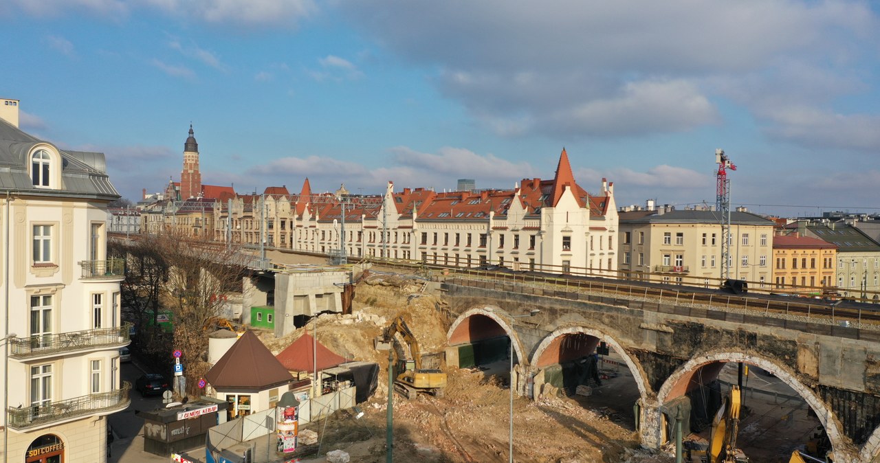 Stał w Krakowie od 1863 roku. Rozebrano wiadukt przy ul. Grzegórzeckiej