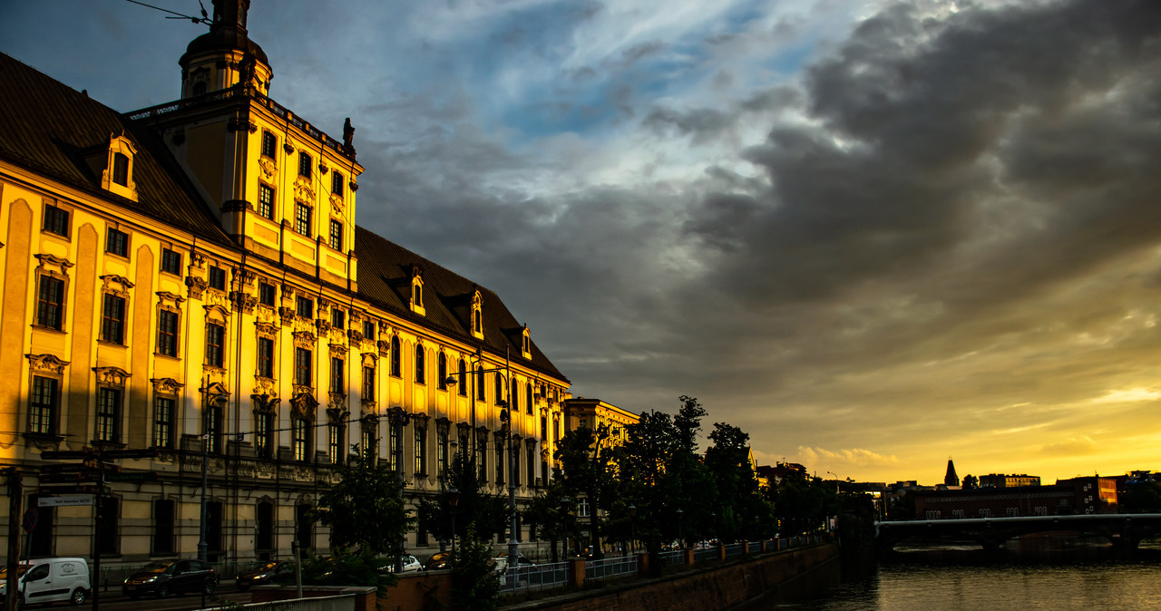 Konflikt studentów z rektorem. Chodzi o naukę stacjonarną