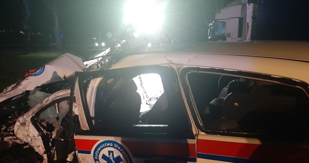 Śmiertelny wypadek na DK 8. Zginął kierowca ambulansu