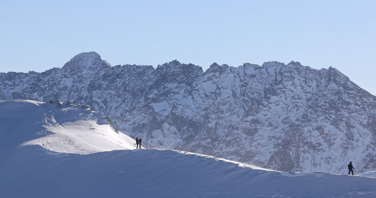 Tatry: Coraz trudniejsze warunki. Jest lawinowa trójka