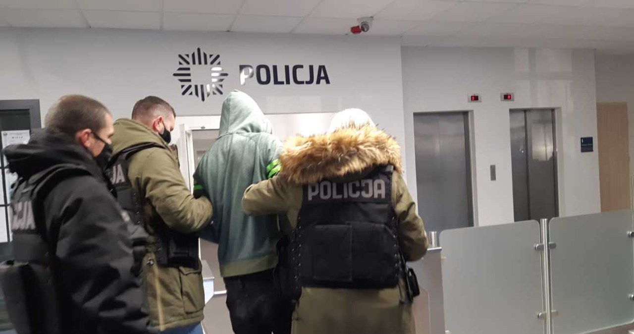 Szalał z nożem w centrum Torunia. 21-letni Luca L. z zarzutami