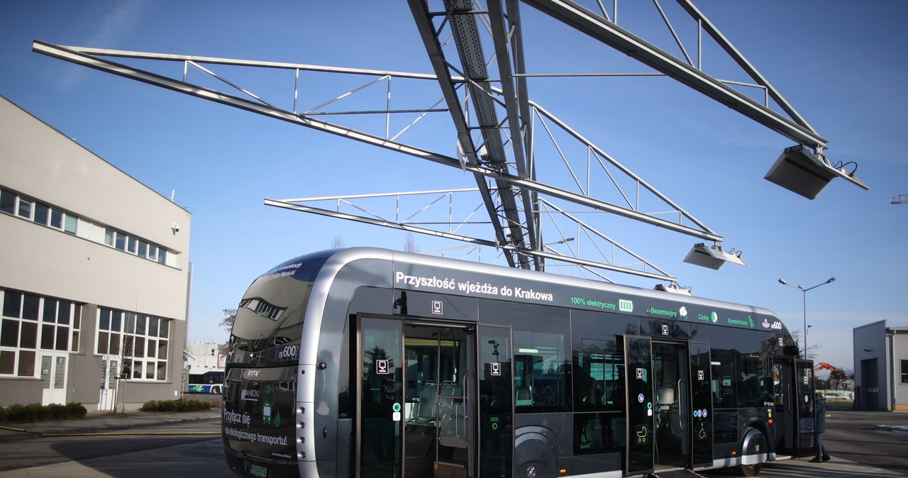 Na krakowskie ulice wyjechał Irizar – autobus o nietypowym wyglądzie