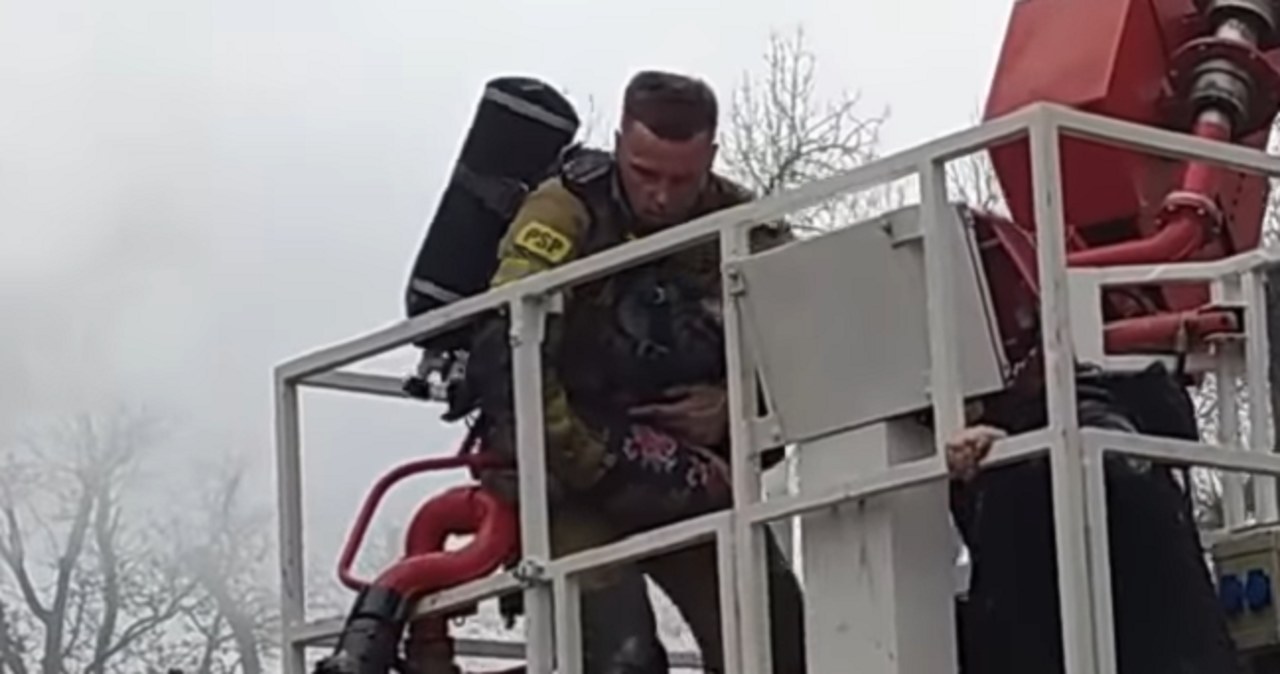 Uratował dzieci i ich babcię. Strażak-bohater odznaczony przez prezydenta