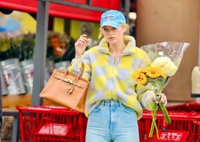 Elsa Hosk w modnej stylizacji