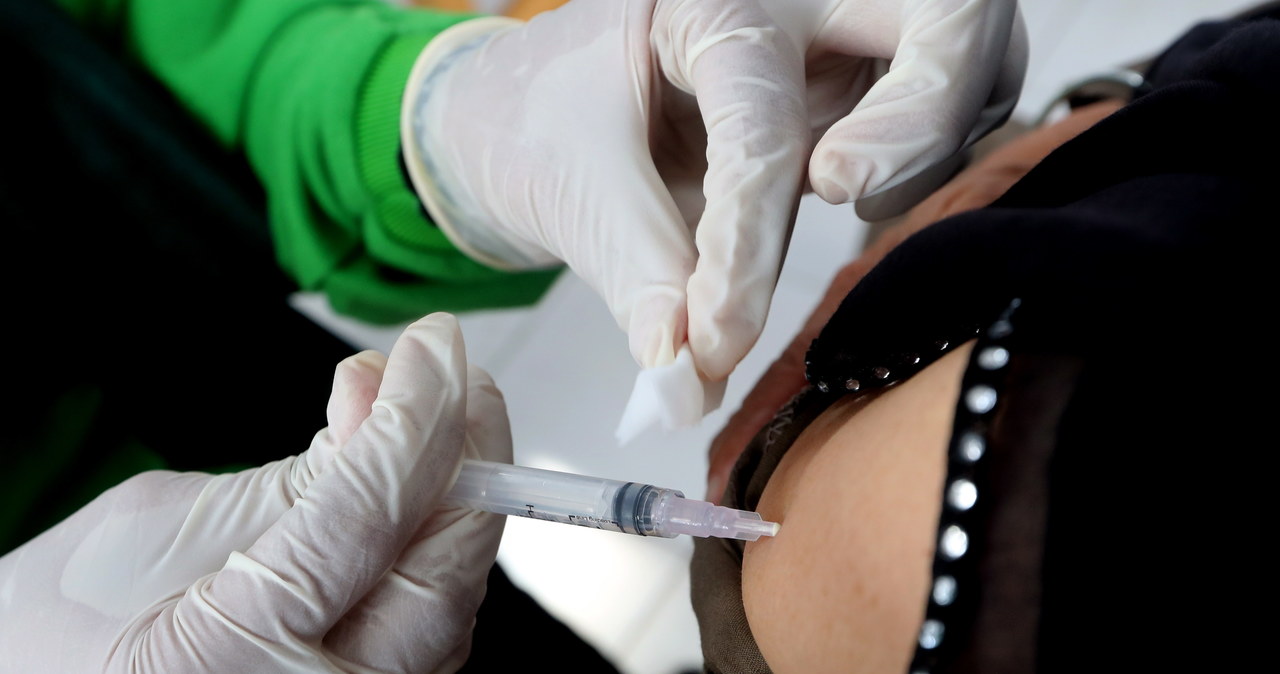 CDC: Trzecia dawka szczepionek Moderny i Pfizera chroni przed Omikronem
