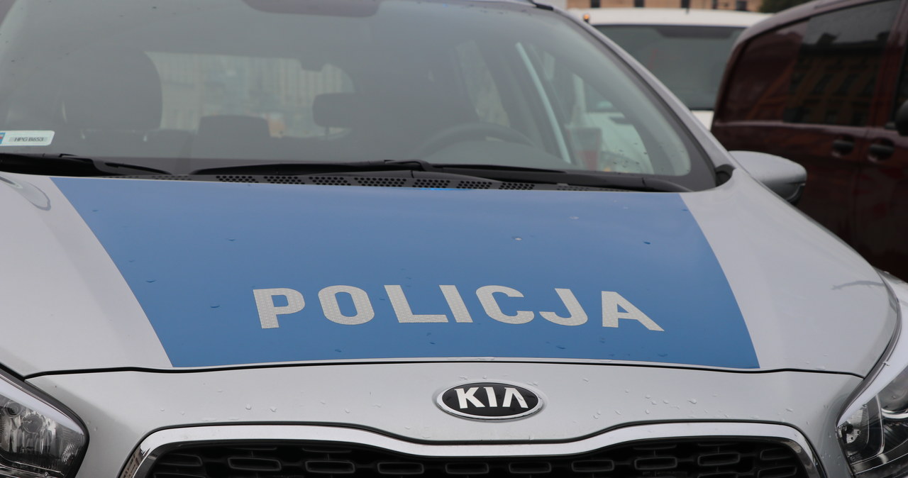 Kierowca zostawił zepsutą ciężarówkę na trasie i poszedł do domu