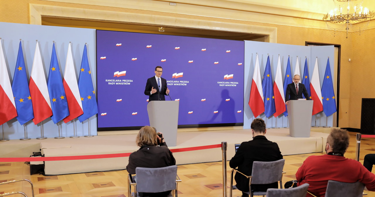 Praca zdalna w urzędach, testy w aptekach. Jest nowe rozporządzenie