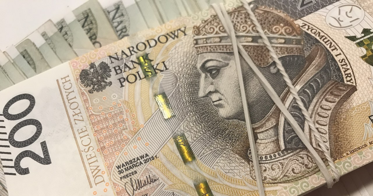 Mogli wyłudzić kilkaset milionów złotych. Kolejne zatrzymania CBA