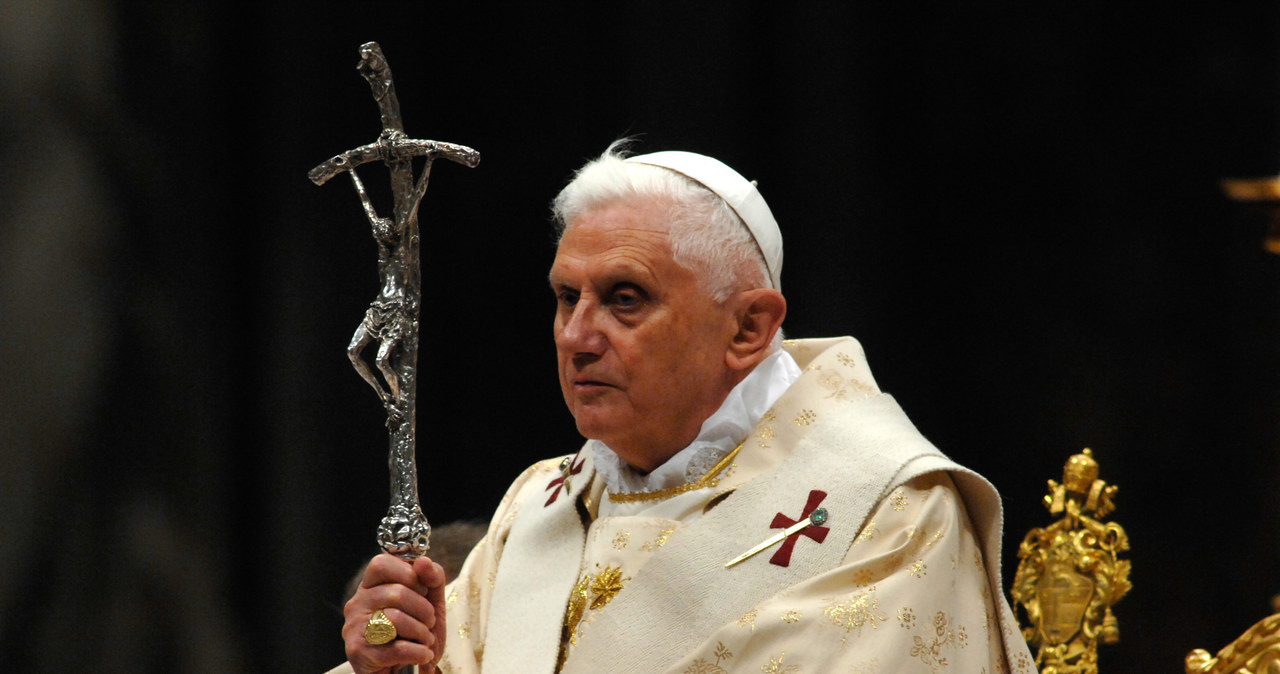 Benedykt XVI poprawia swoje oświadczenie ws. pedofilii księży w jego diecezji
