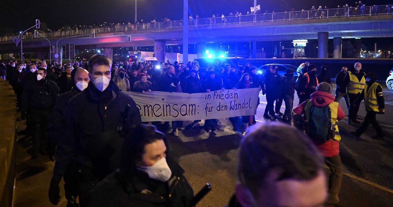 Demonstracje koronasceptyków w Niemczech. Doszło do starć