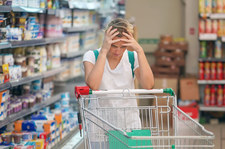 Z tych produktów Polacy zamierzają zrezygnować. Główny powód to ich ceny