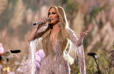 Jennifer Lopez w nietypowej kreacji. 52-latka zachwyca sylwetką!