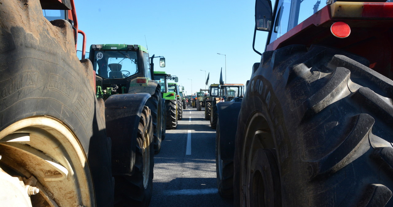 Setki traktorów zablokowały autostradę. Protest przeciwko rosnącym cenom energii