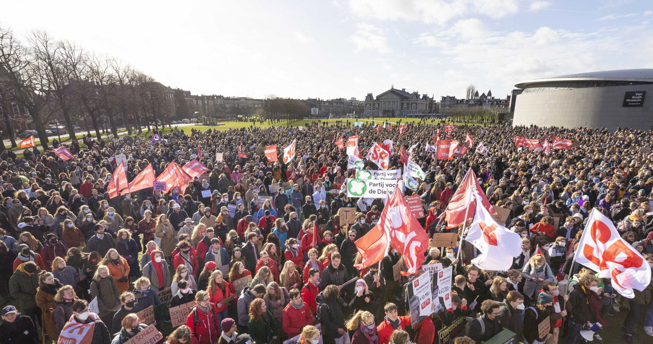 Tysiące studentów protestują w Amsterdamie. „Więcej pieniędzy!”